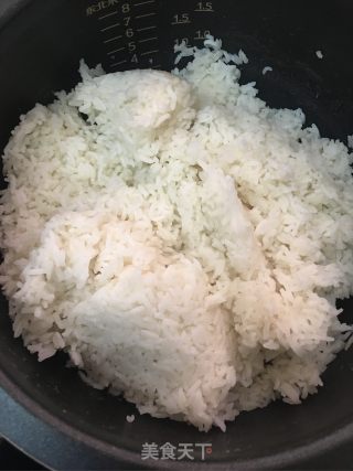 鲜虾五花肉芥蓝炒饭的做法步骤：1