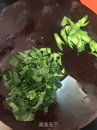 鲜虾五花肉芥蓝炒饭的做法步骤：2