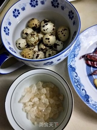 红烧肉烧鹌鹑蛋的做法步骤：2