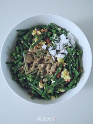 咸蛋黄芝麻酱拌豇豆的做法步骤：9