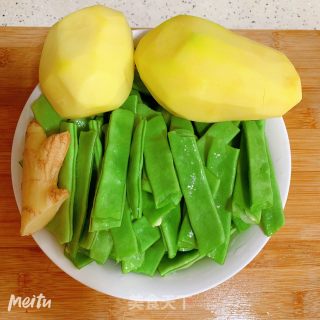 五花肉烧四季豆（东北口味）的做法步骤：1
