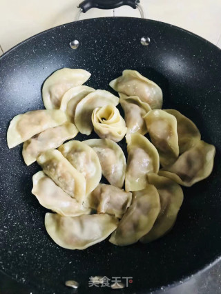鸡蛋煎饺的做法步骤：2