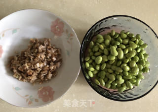 青豆肉丁的做法步骤：1