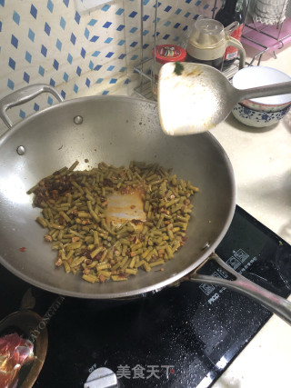 鸡肉炒酸豇豆的做法步骤：5