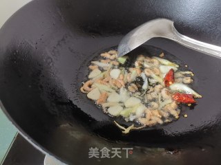 海米炒瓜片的做法步骤：4