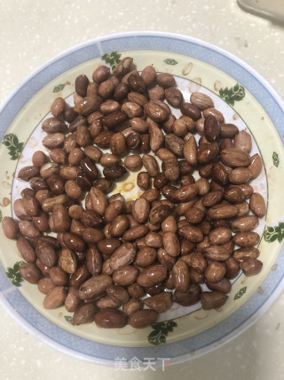 微波炉爆香花生的做法步骤：1