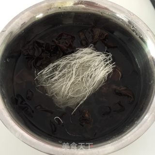 粉丝拌木耳的做法步骤：1