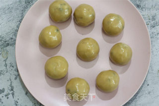 五仁月饼的做法步骤：7