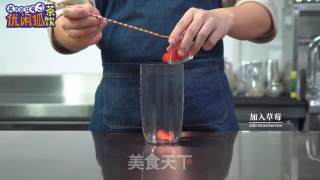 秋天风的草莓红玉茶冻冻的做法步骤：2