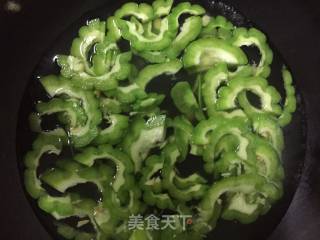 凉瓜鸡蛋的做法步骤：1