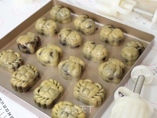 黑麦陈皮豆沙月饼的做法步骤：7