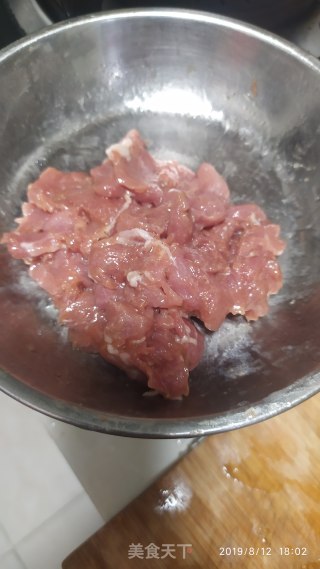 瘦肉炒玉米粒的做法步骤：2