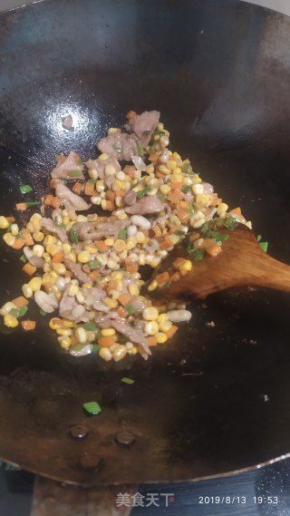瘦肉炒玉米粒的做法步骤：7