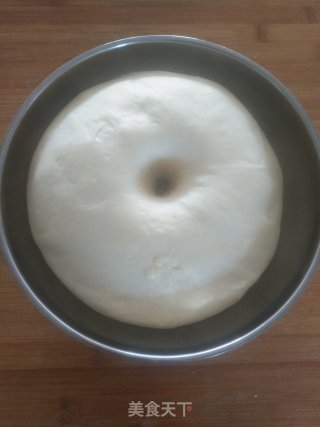 手撕香葱肉松面包的做法步骤：14