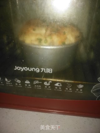 手撕香葱肉松面包的做法步骤：24