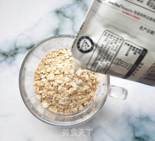 小白也能轻松搞定的营养健康早餐|减肥必备的轻食早餐～燕麦水果粥的做法步骤：6