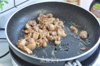 鸡腿肉炒蒜苔的做法步骤：3