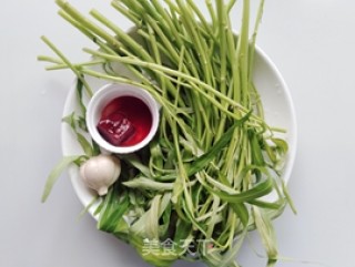 腐乳炒空心菜的做法步骤：1