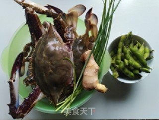 梭子蟹烧毛豆的做法步骤：1