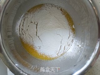 戚风烤蛋糕的做法步骤：5
