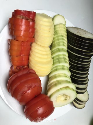 烤牛肉蔬菜饼的做法步骤：2