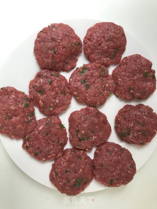 烤牛肉蔬菜饼的做法步骤：4