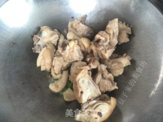炒鸡腿的做法步骤：3