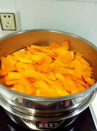 炸南瓜饼的做法步骤：2