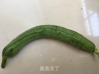 丝瓜鲫鱼汤的做法步骤：1