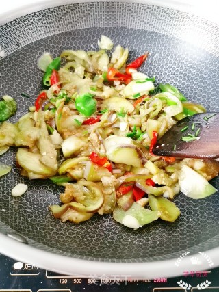 炝炒茄子的做法步骤：9