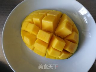 芒果切开没熟怎么办——芒果沙冰的做法步骤：1