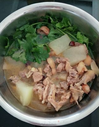 酸萝卜炖鸭汤的做法步骤：8
