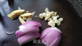 蒜香鸭肉煲的做法步骤：2