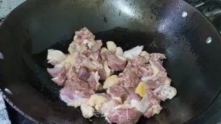 蒜香鸭肉煲的做法步骤：3