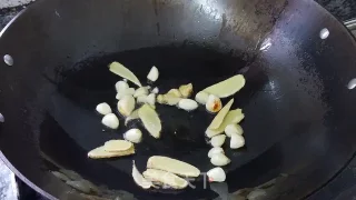 蒜香鸭肉煲的做法步骤：4
