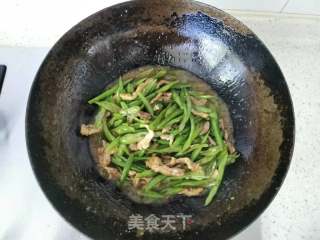 豆角炒肉丝的做法步骤：7