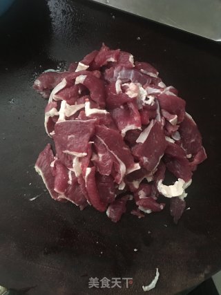 榨菜炒牛肉的做法步骤：2
