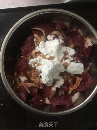 榨菜炒牛肉的做法步骤：4