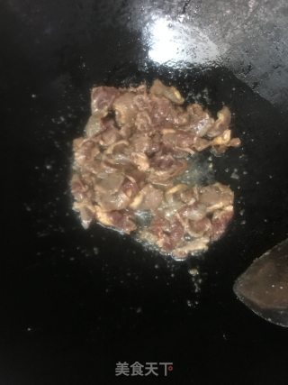 榨菜炒牛肉的做法步骤：5