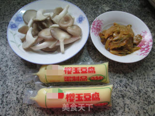 榨菜丝秀珍菇煮樱玉豆腐的做法步骤：1