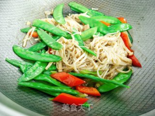 荷兰豆炒金针菇的做法步骤：7