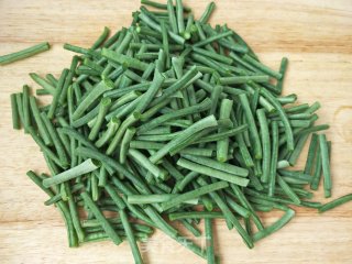 菜豆炒土豆片的做法步骤：2