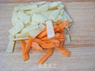 菜豆炒土豆片的做法步骤：3