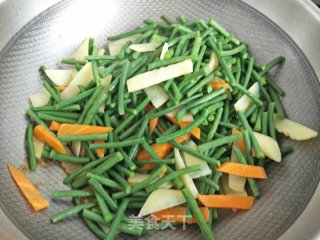 菜豆炒土豆片的做法步骤：6