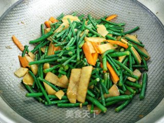 菜豆炒土豆片的做法步骤：7