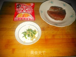 葱油面拌榨菜肉末的做法步骤：1