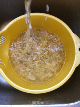 排骨炖酸菜的做法步骤：2