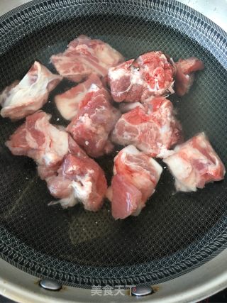 排骨炖酸菜的做法步骤：4
