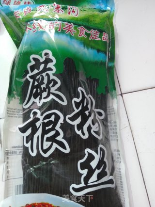 凉拌蕨根粉的做法步骤：1