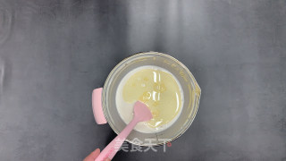 不用烤箱就可以做的月饼，咸蛋黄奶黄冰皮月饼的做法步骤：2